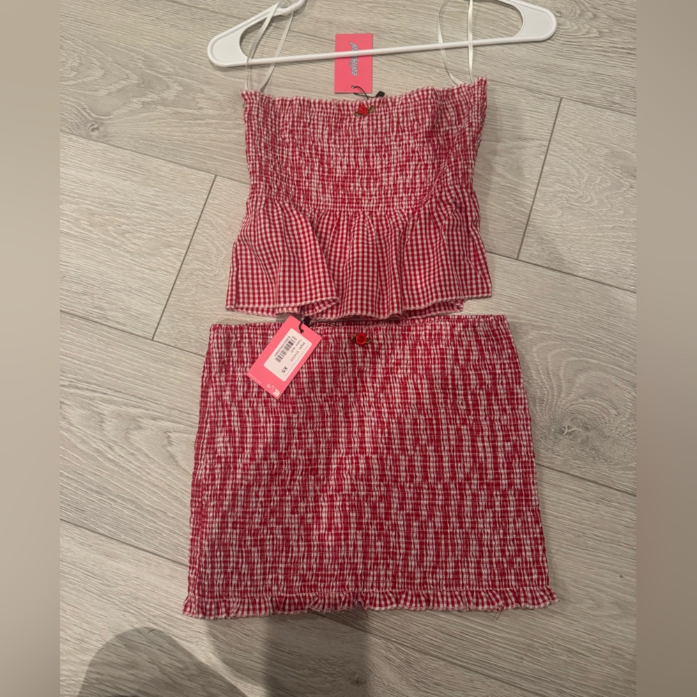 Edikted Red and White Checkered Set